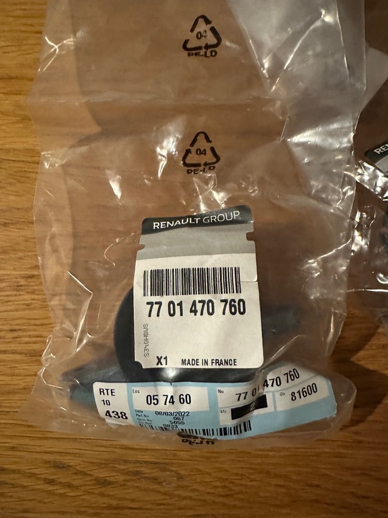 Renault Clio 172/182 genuine steering rack bushes