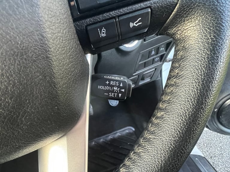 TOYOTA HILUX 2.4 D-4D 150PS INVINCIBLE AUTOMATIC 4X4 PICKUP 71 REG 61,200 MILES