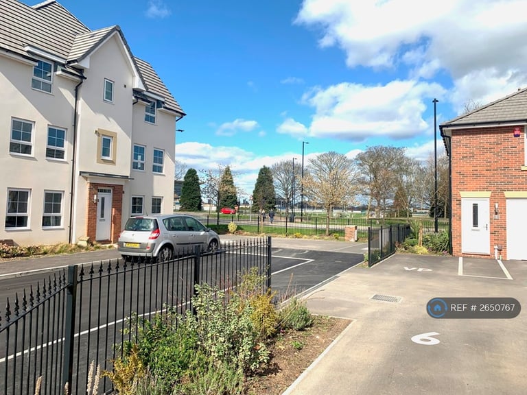 1 bedroom flat in Rosso Close, Doncaster, DN4 (1 bed) (#2650767)