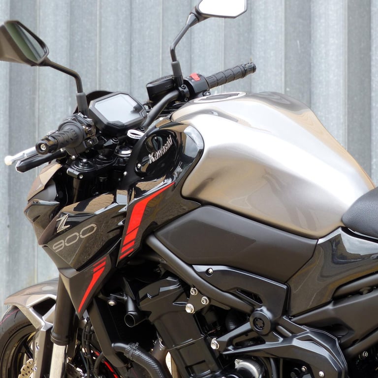 2024 KAWASAKI Z900 FPFNN, STUNNING LOW MILEAGE 1-OWNER MOTORCYCLE.