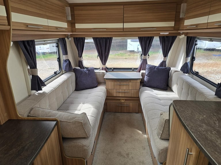 2017 Lunar Quasar 462 2 Berth End Washroom Caravan, Motor Mover