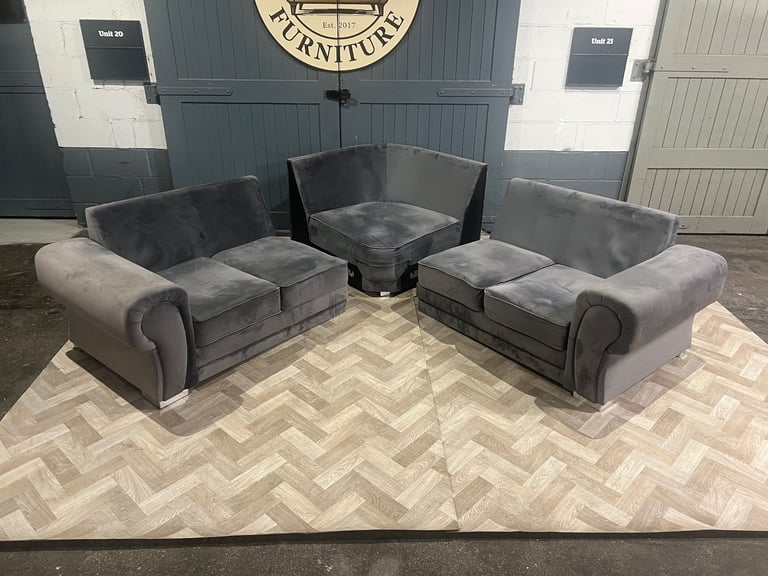 High quality grey L shape sofa, FREE DELIVERY 