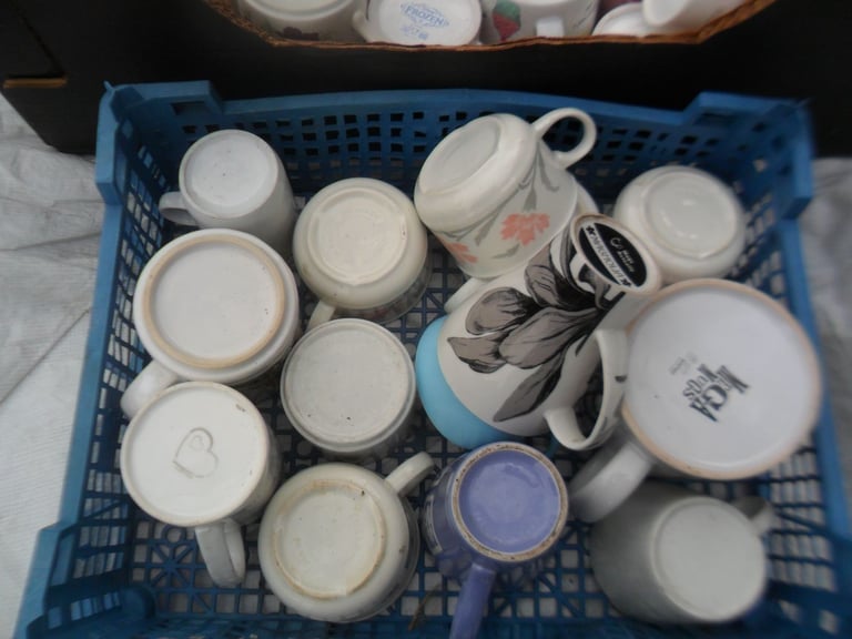JOB LOT 51 MUGS CUPS