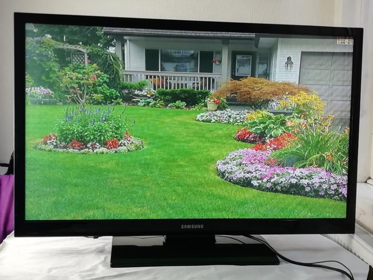 SAMSUNG 40 INCH SUPER SLIM FULL HD LED TV- BUILT IN FREEVIEW-HDMI- GREAT CONDITION-CALL07751184926
