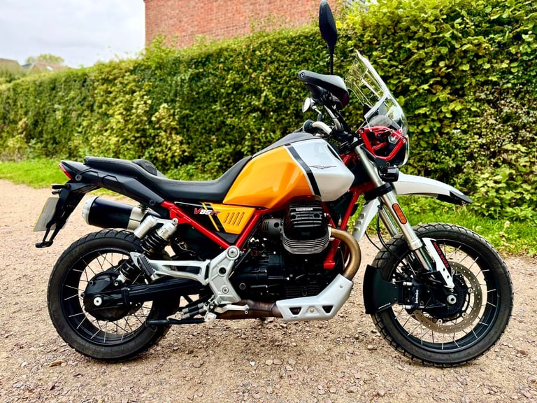 Moto Guzzi, TT Evocative, 2023 2426 miles 1 owner