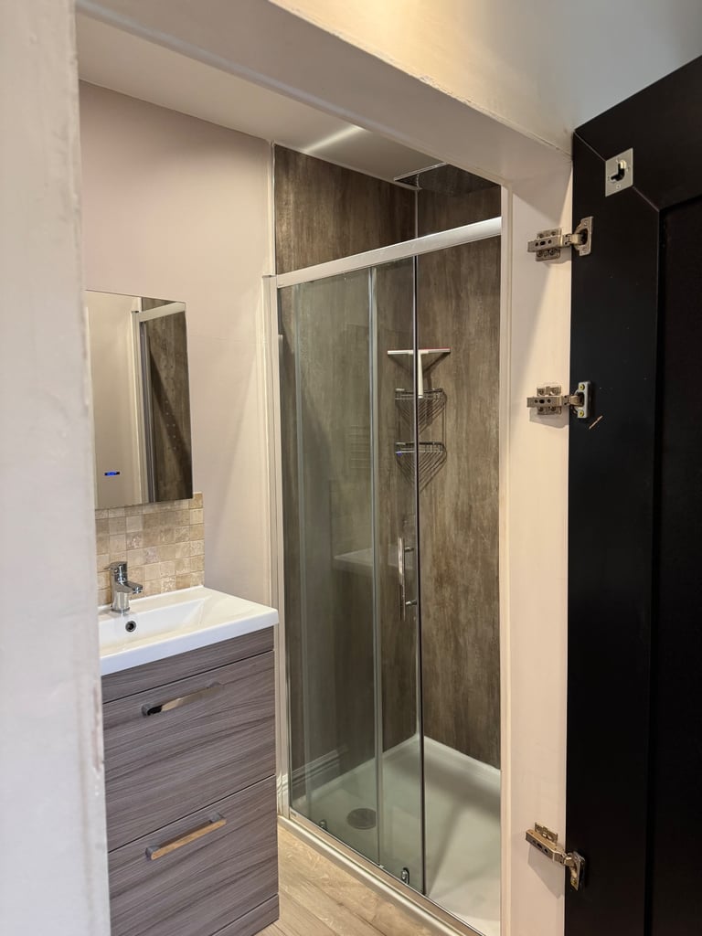 Stunning 1 bed 1 box room with en suite