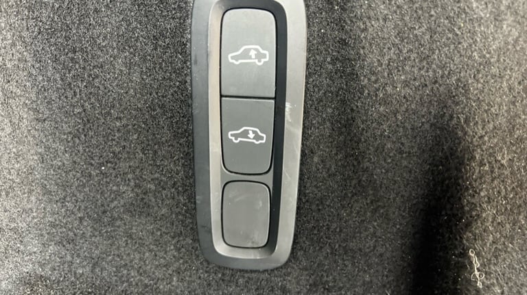 2021 Volvo XC60 B6 R-Design PRO AWD Mild Hybrid(22'Alloys, Harman Kardon, Panroof, Carplay) Estat...