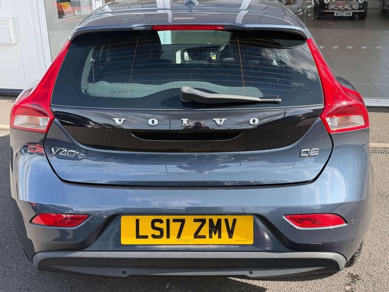 VOLVO V40 2.0 D2 Momentum Euro 6 (s/s) 5dr 2017