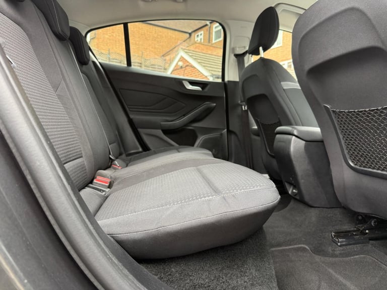 2018 Ford Focus 1.0T EcoBoost Zetec Euro 6 (s/s) 5dr HATCHBACK Petrol Manual