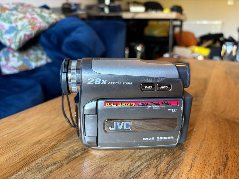 JVC GR-D728EK Digital Video Camera Camcorder