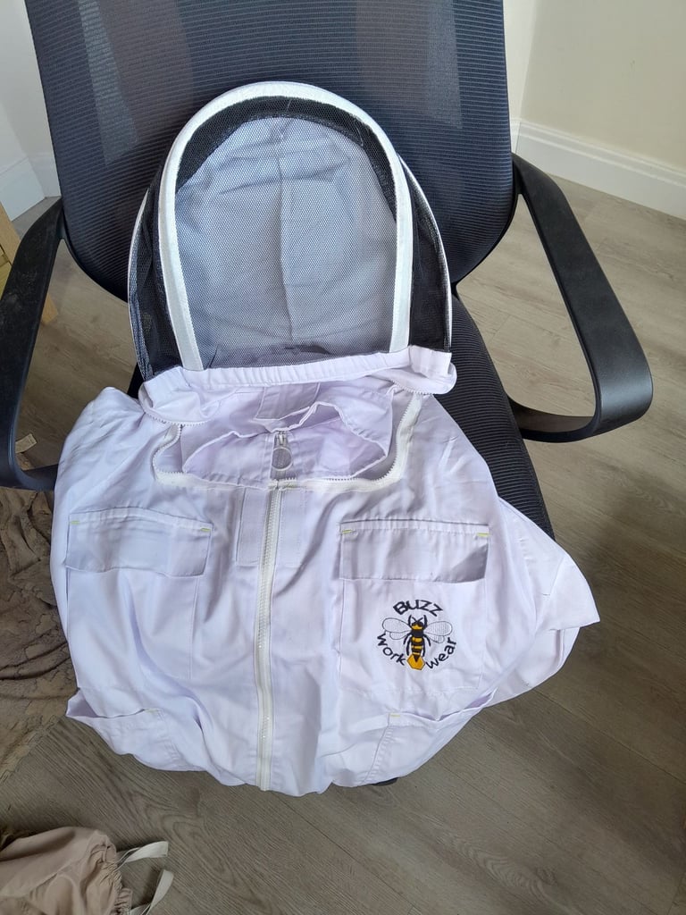 image for bee jacket size S like new