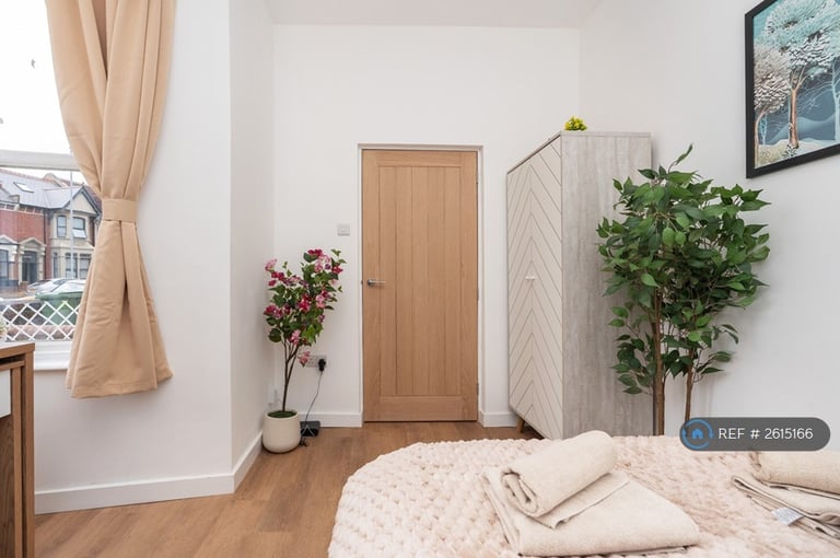3 bedroom flat in London Road, Portsmouth, PO2 (3 bed) (#2615166)