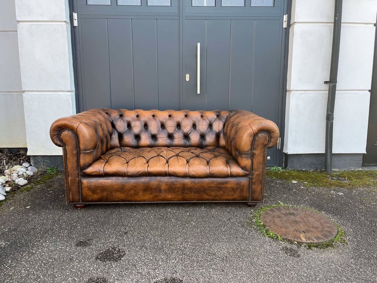 Stunning Fully buttoned Whisky Brown Leather Chesterfield 2-Seater Club Sofa