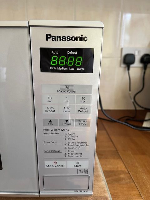 Panasonic Microwave Oven - Like New - RRP £100