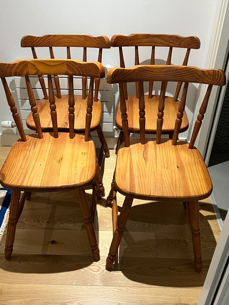  4 Pine kitchen chairs 