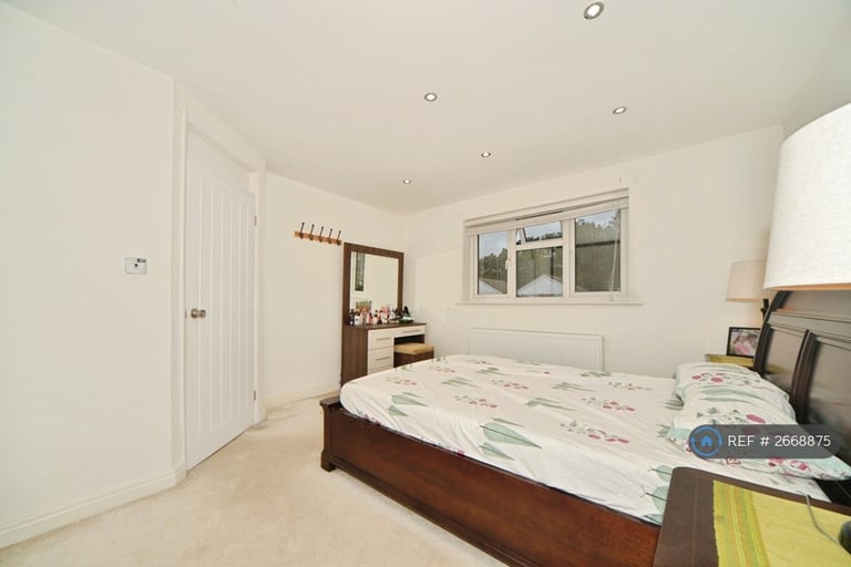 4 bedroom house in Lysander Way, Orpington, BR6 (4 bed) (#2668875)