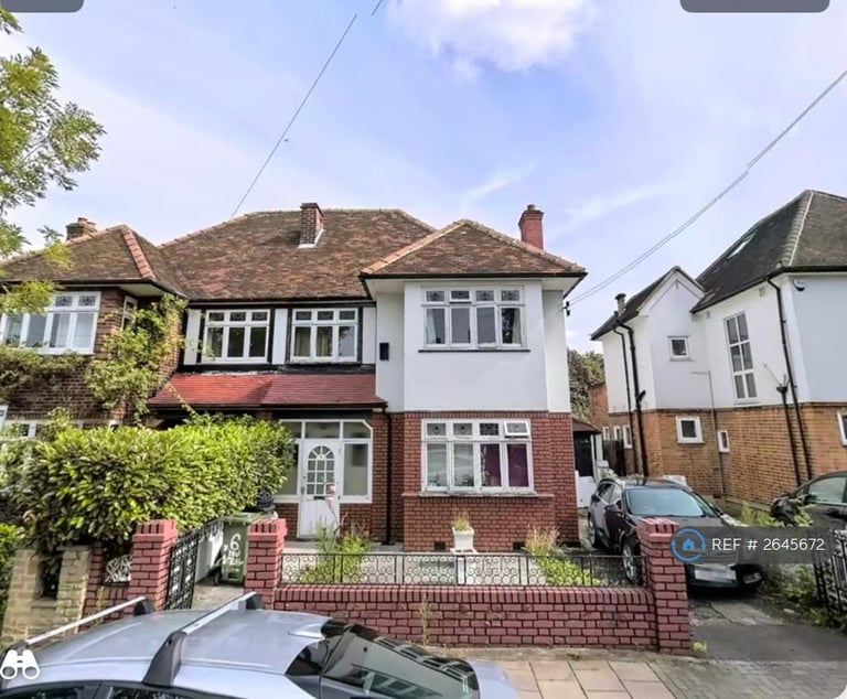 1 bedroom in Sunset Road, London, SE5 (#2645672)