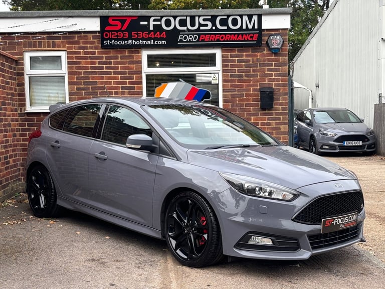 2017 Ford Focus 2.0T EcoBoost ST-3. LOW OWNERS  LOW MILEAGE  MOUNTUNE EXHAUST.