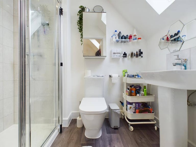 Modern 3-Bedroom house in Dukes Quarter, Bordon.