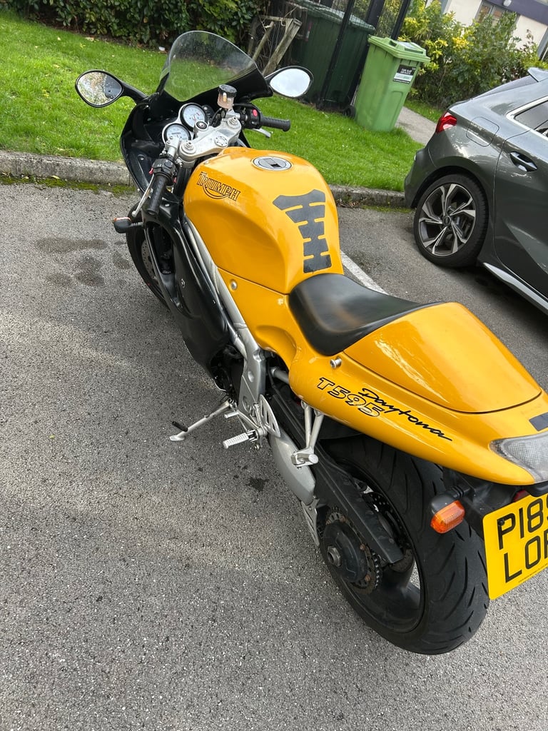 Triumph Daytona T595 + Biking Gear