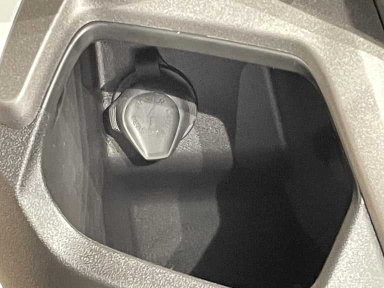 YAMAHA NMAX 125 2025 MODEL IN MILKY WHITE - IN STOCK AVAILABLE NOW !