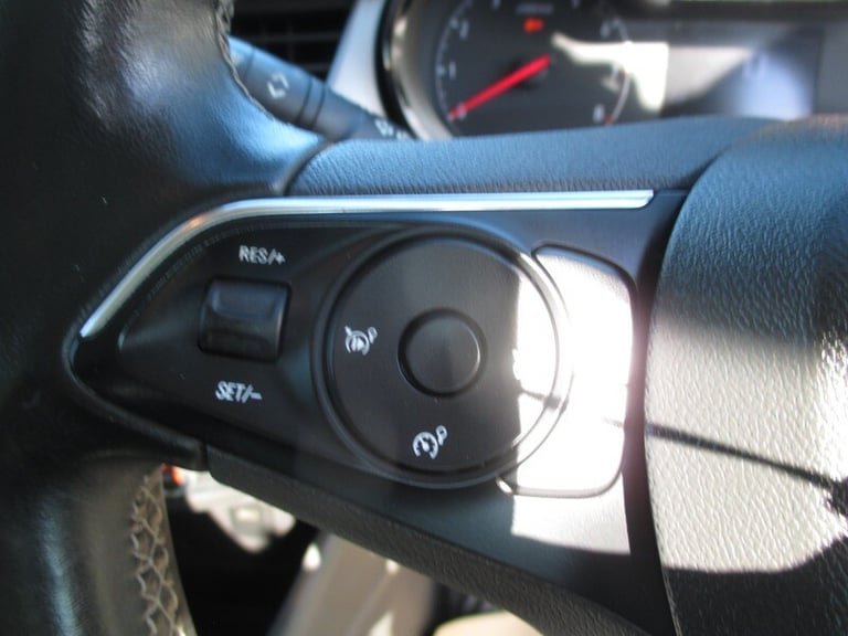 Vauxhall Crossland X SE