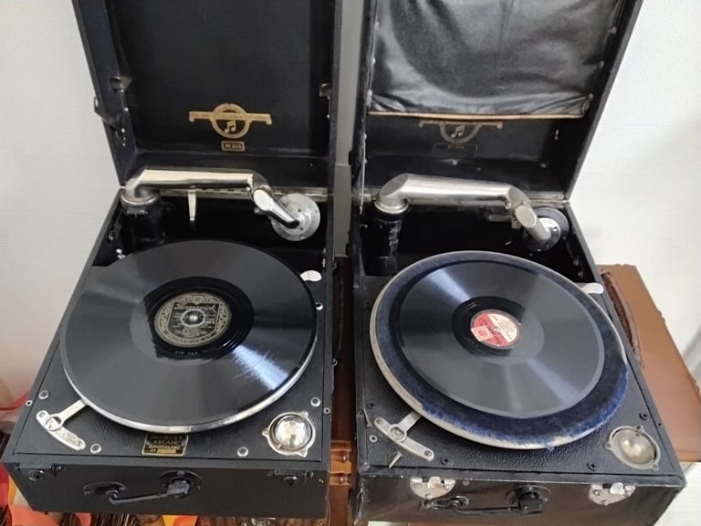 Colombia gramophone/grafonola player + 78s vynal,no dispatch,viewing Gateshead 