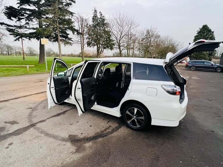 Toyota wish 2013 7 seats white petrol atomatic ulez 1.8