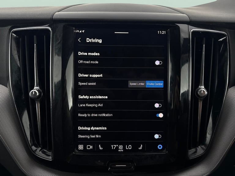 2022 Volvo XC60 2.0 B4 MHEV Plus SUV 5dr Diesel Hybrid Auto AWD Euro 6 (s/s) (197 ps) - CAR Suv H...