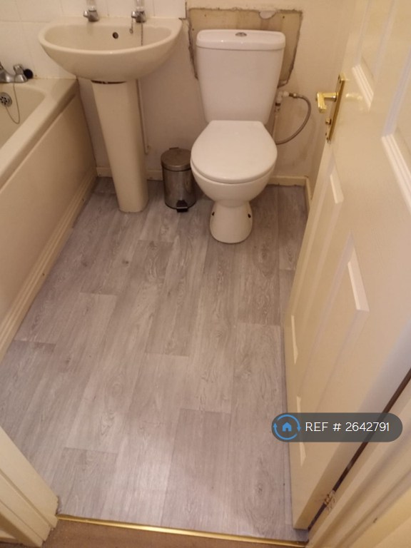 1 bedroom flat in Barrow Down Gardens, Southampton, SO19 (1 bed) (#2642791)