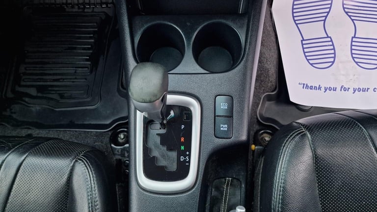 2017 Toyota Hilux 2.4 D-4D Invincible Auto 4WD Euro 6 4dr (TSS, 3.5t) PICK UP Diesel Automatic