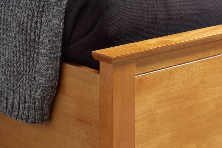 Birlea Phoenix Ottoman Bed Frame – 135cm Double, Oak Finish – Brand New in Box