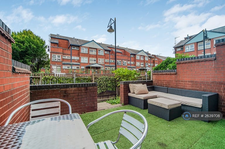 3 bedroom flat in Kilby Avenue, Birmingham, B16 (3 bed) (#2639708)