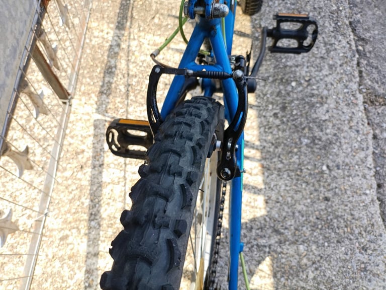 APOLLO INTERZONE (BLUE/BLACK)24 INCH WHEELCHILDS FRONT SUSPENSION BIKE,CLARKE DISK BRAKE,SHIMANO 