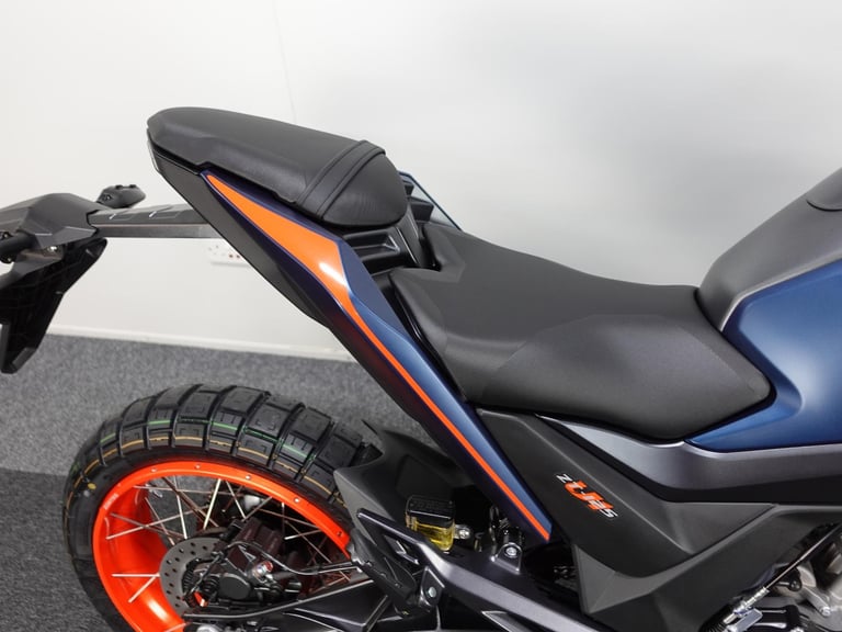 Zontes ZT125-U1 LCD. Stunning Hypermotard 125cc. Keyless & More!