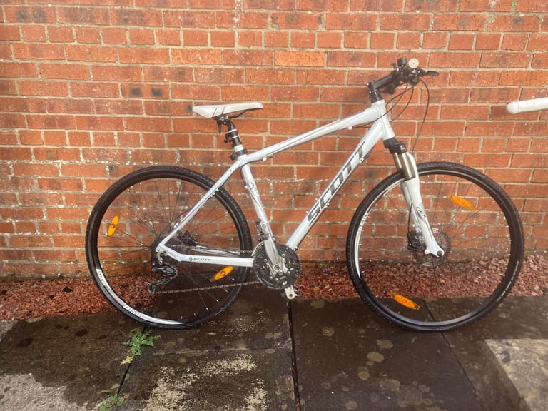 Hybrid bike 21 inch frame.  