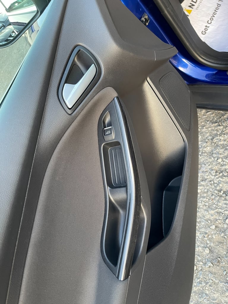 2015 Ford Focus TITANIUM 5-Door Petrol
