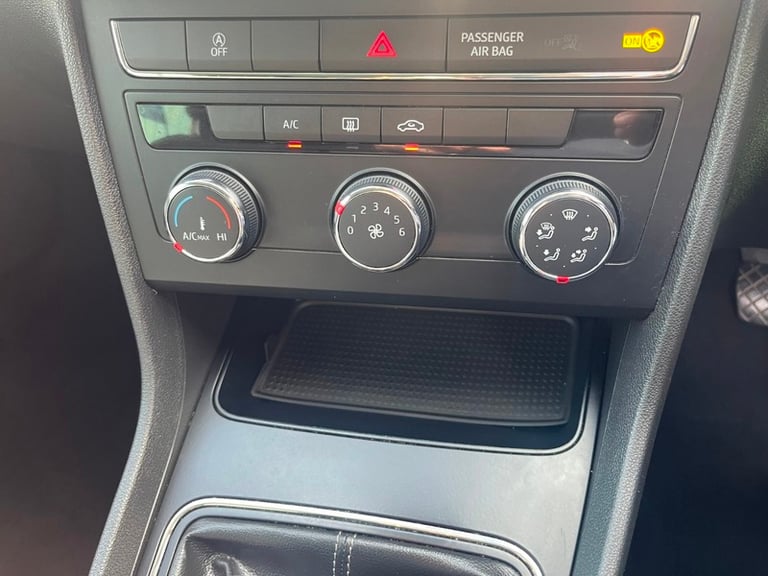 SEAT Leon 1.2 TSI SE Dynamic Technology ST 5dr Petrol Manual Euro 6 (s/s) (110 p