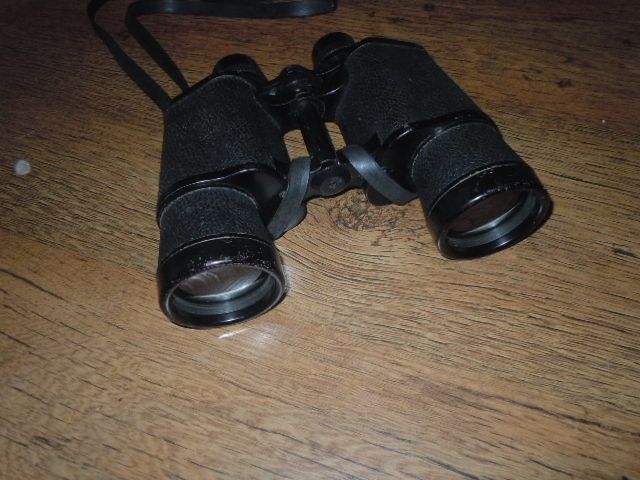 ZENITH BINOCULARS WITH CASE COMPASS TRIPOD STOOL