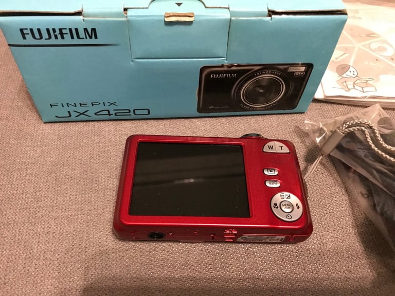 Fujifilm FinePix JX420 16.0MP Digital Camera - Red immaculate condition