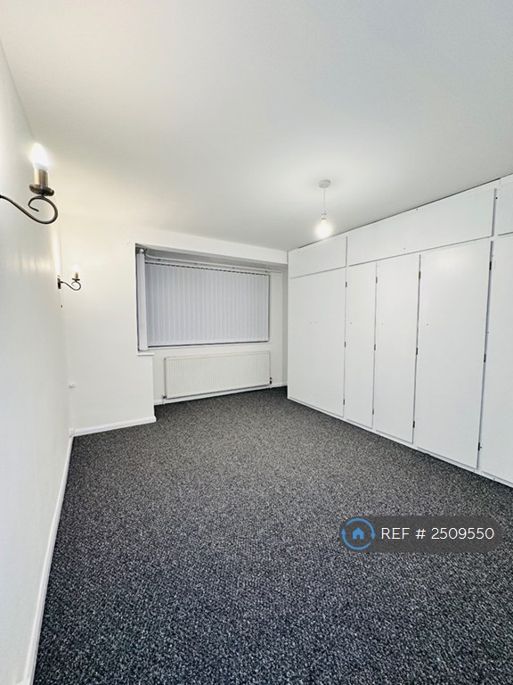 3 bedroom house in Romsey Close, Stanford-Le-Hope, SS17 (3 bed) (#2509550)