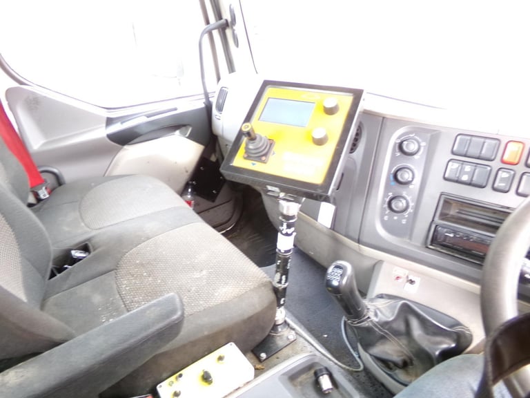 2014 (14) LEYLAND DAF LF 250 ECON TIPPER. 18 TON GVW. TARMAC SPEC BODY. MANUAL