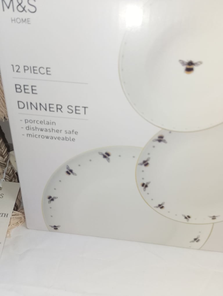 Cushions and dinner set 