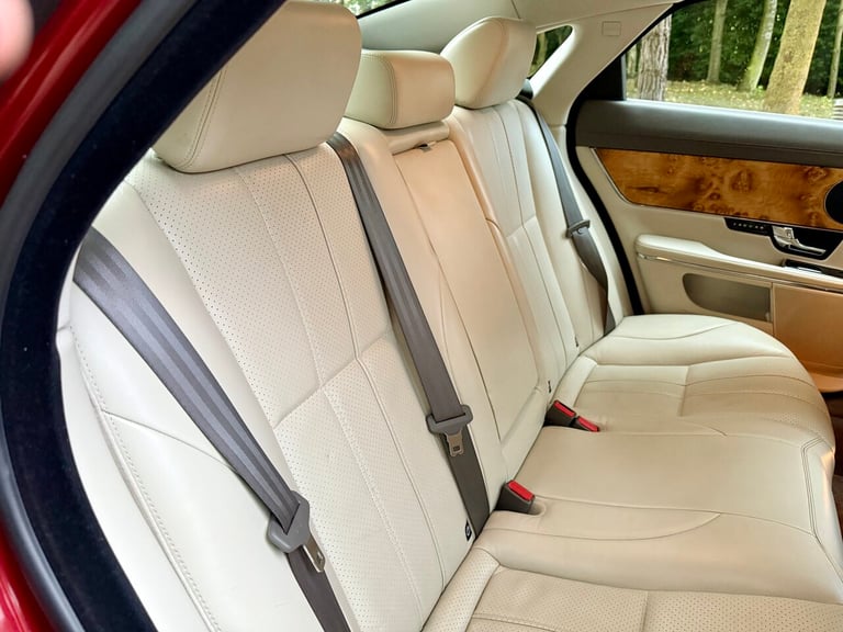 2010 Jaguar XJ 3.0d V6 Premium Luxury 4dr Auto SALOON DIESEL Automatic