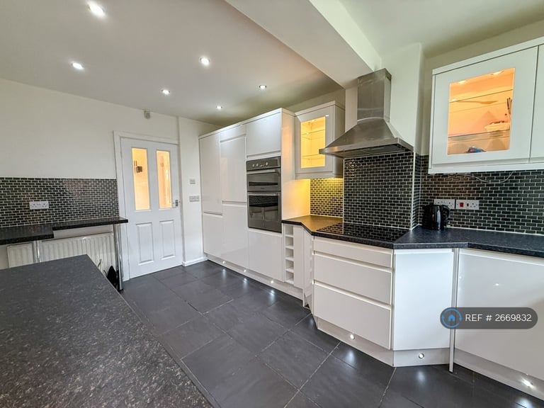 3 bedroom house in Bankside Road, Manchester, M20 (3 bed) (#2669832)