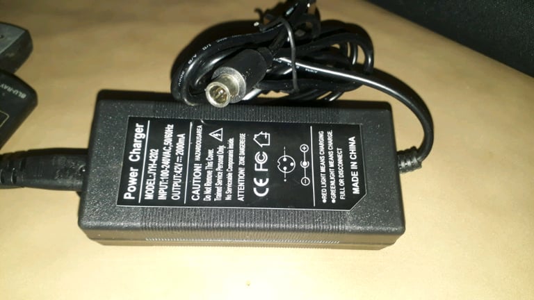 SCOTTER PURE CHARGER  SMALL PIN CHARGER BRAND NEW 42VOLTS