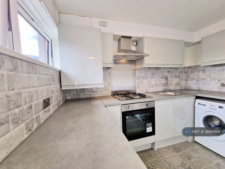 2 bedroom flat in Shepherds Gardens, Birmingham, B15 (2 bed) (#2666988)