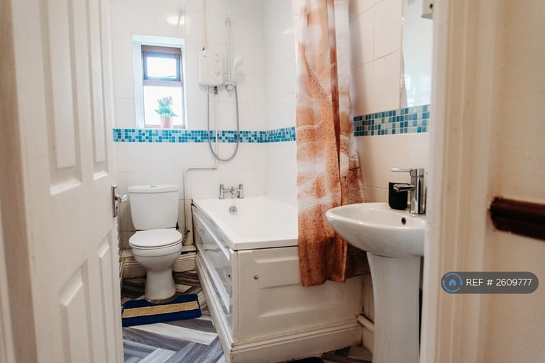 2 bedroom flat in Mill Lodge, Shoeburyness, Southend-On-Sea, SS3 (2 bed) (#2609777)