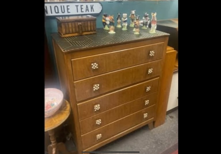 Bedroom chest of draws
