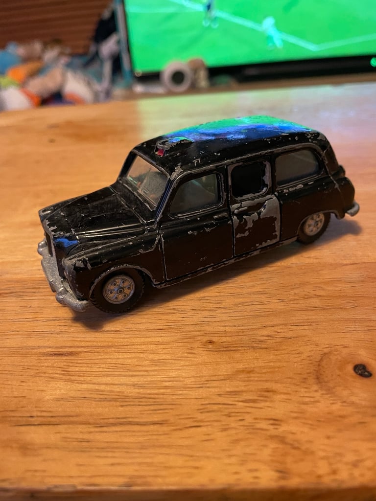 Vintage Dinky Toys Austin black taxi